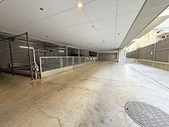 現地「駐車場」...