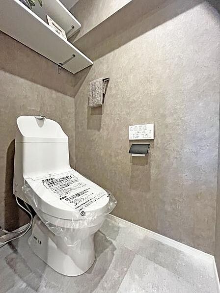 トイレは落ち着きある空間と清潔感あるお好みの香りをまとい演出することでいつもキレイを保つことができます。お好みのインテリアでコーディネートをお楽しみください。