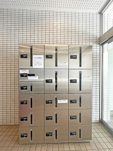 宅配ボックスがあるのは嬉しいですね。