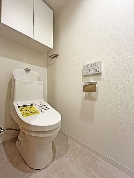 トイレは落ち着きある空間と清潔感あるお好みの香りをまとい演出することでいつもキレイを保つ事ができます。
