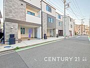 閑静な住宅地につき交通量も少なく落ち着いた印象を持ちます