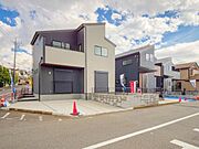 ～売主施工例写真～  ※取引する建物とは、外壁、屋根、開口部の位置、形状等が異なります。