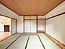室内：過ぎ行く時間をゆったりと感じることができる落ちついたプライベートルーム。