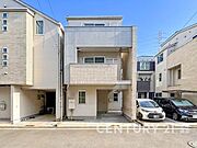 使いやすさもデザインも重視した理想の暮らしをかなえるお家。美しい外観やくつろぎの室内空間にふさわしい「素材」「形」「色彩」を考え、上質感に満ちたお家です。