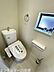 トイレ：施工例 トイレを癒しの空間と考える人は少なくありません。だからこそ、寛げる場所であってほしいと思っている人も多いでしょう。機能面でも癒しや寛ぎの空間に相応しいトイレとなっています。
