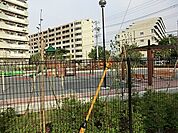 蟹ケ谷第3公園まで675m、ベンチ、複合遊具、砂場があります。