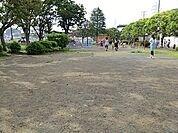 戸塚南第一公園まで188m、鉄棒やブランコがある、住宅街の中にある公園