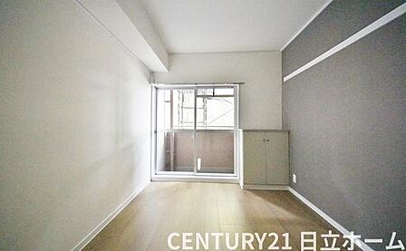 《子供部屋》 ■明るい陽の差す居室。子供部屋にもちょうど良さそうですね。