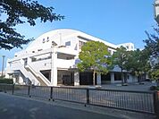 横浜市立新鶴見小学校まで751m
