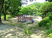 白山町第一公園まで701m、白山みどりバス停の北側。お花見の時期は近隣の方々でにぎわっています。