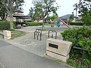 原宿第二公園まで345m、滑り台、ブランコ、お砂場、運動広場があります。