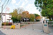 横浜市立根岸小学校まで777m