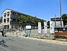 周辺：新作公園まで258m、住宅街の比較的広めな公園です。遊び場には砂場、ブランコすべり台鉄棒があります。