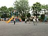 周辺：上の宮第三公園まで615m、大きな広場、公園入口にポストもあります。菊名駅から徒歩13分ほど、横浜市立上の宮中学校のすぐ近くに整備されている公園。