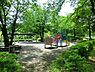 周辺：南山田たけとんぼ公園まで843m、住宅街の中にある公園で、複合滑り台があります。