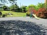 周辺：山王森公園まで780m、住宅街の十分な広さの公園です。ブランコ・滑り台などの遊具があり、ベビーカーで入れますので、小さなお子様も楽しめます。