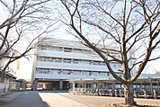 牛久市立牛久第一中学校まで1800m、お子様が成長しても暮らせます。