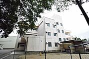 つくば市立島名小学校まで700m、お子さまを育む学校が身近にあります。お子さまの通学も安心です。