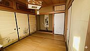 約5.87帖フローリングのお部屋。扉を開放すればリビングとつながる広々とした空間に！※室内写真はCGでイメージ加工を施しています。現況とは異なりますので、現地写真や現地をご確認ください。