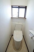 清潔感のあるトイレ空間。シンプルで使いやすく、毎日快適にご利用いただけます。※CG加工済
