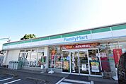 ファミリーマート守谷みずき野店まで500m、24時間営業で日々の生活に便利なコンビニ。