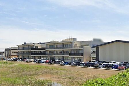 つくば市立香取台小学校まで400m、お子さまを育む学校が身近にあります。お子さまの通学も安心です。