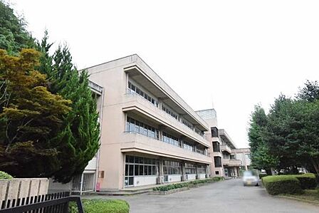 つくば市立高山中学校まで2100m、お子さまが成長しても暮らせます。