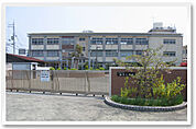和歌山市立楠見小学校まで1118m