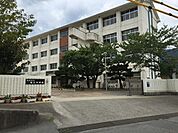 海南市立第三中学校まで994m