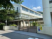 海南市立亀川小学校まで190m