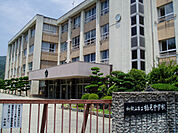 和歌山市立楠見中学校まで1445m