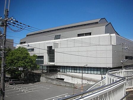和歌山市民図書館まで448m