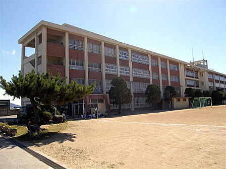 和歌山市立明和中学校まで1213m
