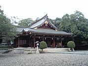 竃山神社まで1024m