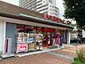 周辺：まいばすけっと上永谷駅北店　800m　イオン系列の小型スーパー。食品、雑貨等、生活に必要なものをコンパクトに手に入れることができます。 