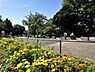 周辺：三ツ池公園　1100m　四季折々の草花も楽しめ、市民の憩いの場となっています。 