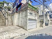 住む人を映し出す洗練された佇まいは、いつまでも輝き続けながらいつしか街の風景に溶け込んでいきます。