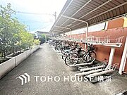 屋根付きの駐輪スペースは、雨風から大事な愛車を守ってくれます。