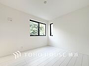 一日の疲れをいやしてくれる寝室。時を忘れて過ごす場所として過ごせるお部屋。