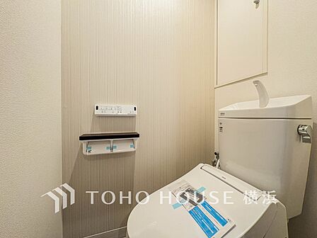清潔感溢れるトイレ。落ち着いた空間で安らぎのひとときをお過ごしいただけます。