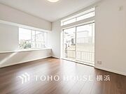 心地よい光と風があふれています。プライベートな自分時間を快適に過ごせるお部屋。