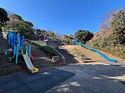 山手見晴らし公園　140m　近くには山手見晴らし公園、緑も多く広い敷地でお子様と一緒に遊べます。 