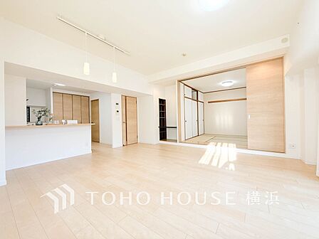 ここはみんなが集い、食事と楽しい会話が始まるスペース。
