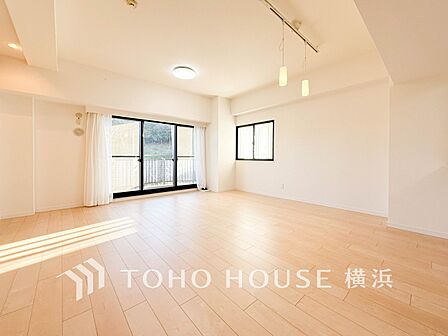 家族と過ごす時間を大切にしたい方にぴったりの明るくゆとりある住空間です。