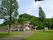 ならやま公園　1300m　こどもの国駅徒歩1分。広い芝生のある開放的な公園です。散策路が整備されていて、お散歩も楽しめます。 
