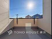 心地よい陽射しや暖かな風を楽しむことが出来るバルコニー。