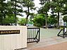 周辺：横浜市立本郷中学校　1900m　徒歩24分。環境の整った静かなエリアで安らぎの暮らしを。 