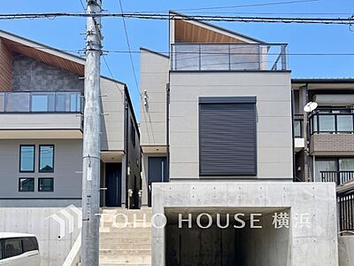 外観:爽やかな青空の下に贅沢なほどに降り注ぐ陽光、豊かな居住性と、クオリティが見事に調和した住空間。 外観:爽やかな青空の下に贅沢なほどに降り注ぐ陽光、豊かな居住性と、クオリティが見事に調和した住空間。