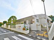 舞岡保育園　750m　緑豊かな「舞岡公園」のすぐ隣にある保育園です。豊かな自然に囲まれて、子供達は毎日楽しく遊んでいます。 