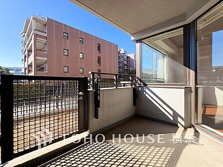 お部屋にも爽やかな風と暖かく柔らかな日差しが差し込み、毎日の暮らしを豊かに彩ります。